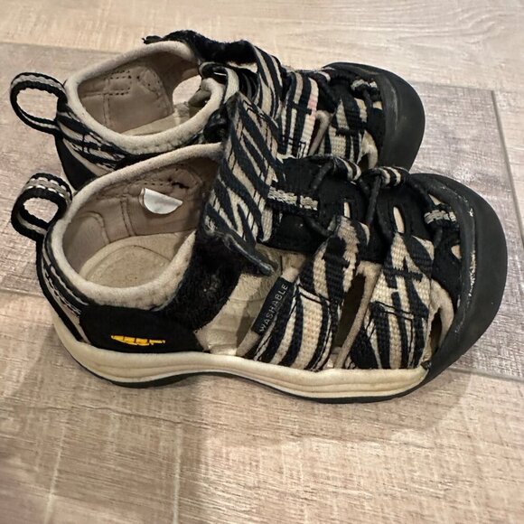 Keen Other - KEEN TODDLER GIRL ZEPRA STRIPE SHOES SANDALS SIZE 6 BLACK CREAM